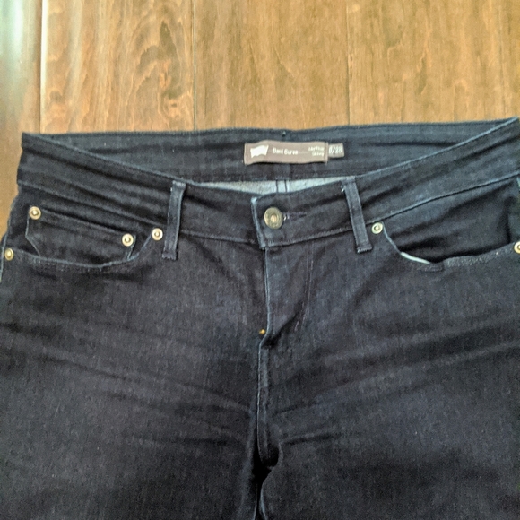 Dark Wash Levi Skinny Jeans 👖👖 - Picture 3 of 3